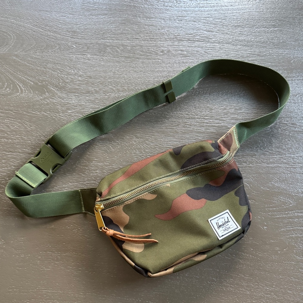 NWOT Herschel Belt Bag, Woodland Camo